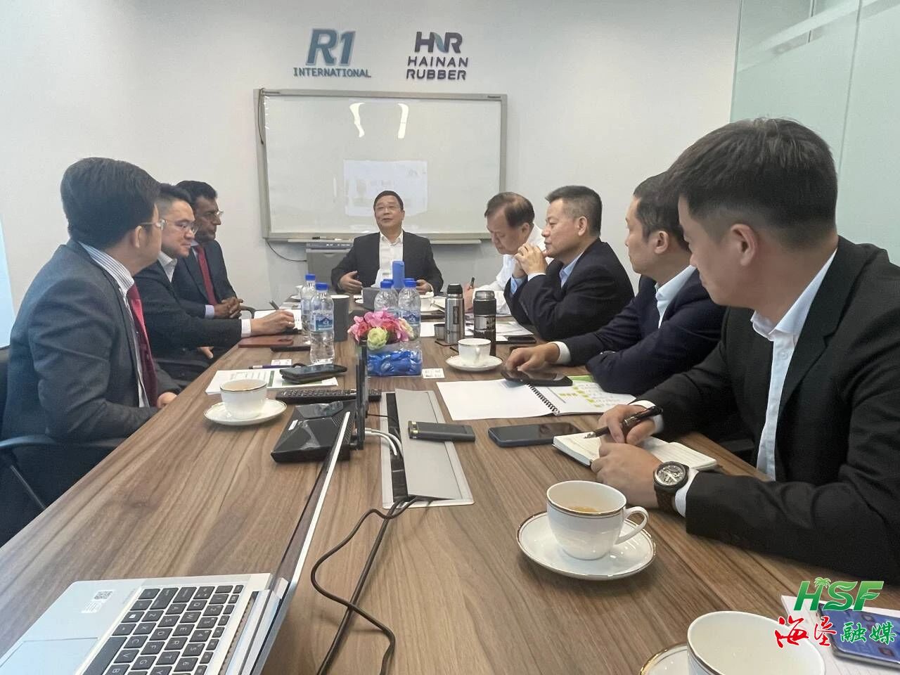 ������һ����R1��˾��̸��������������������