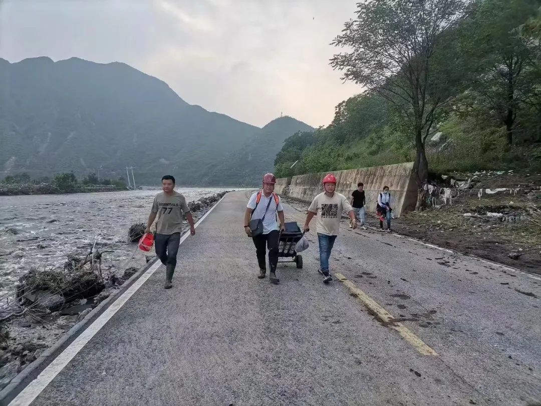 【抗洪前锋榜13】屡次冲锋在前的青年党员 【抗洪前锋榜13】屡次冲锋在前的青年党员